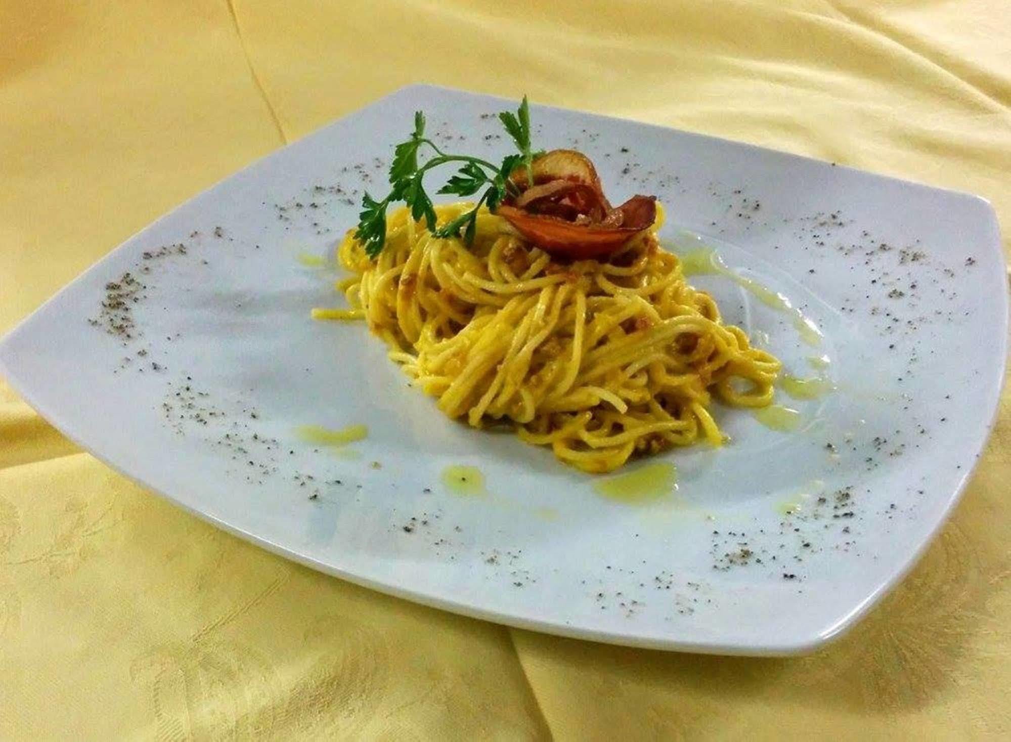 Hotel La Meridiana Urbino Eksteriør bilde