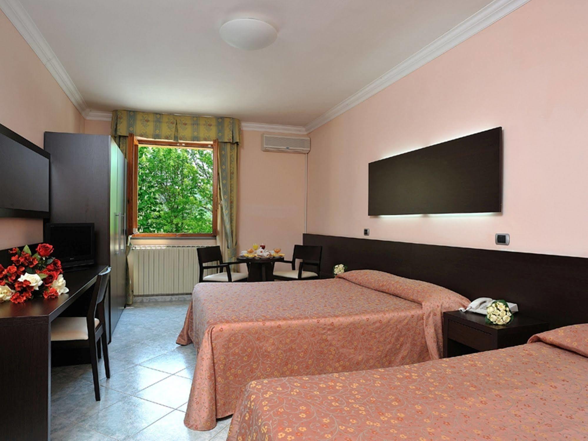 Hotel La Meridiana Urbino Eksteriør bilde